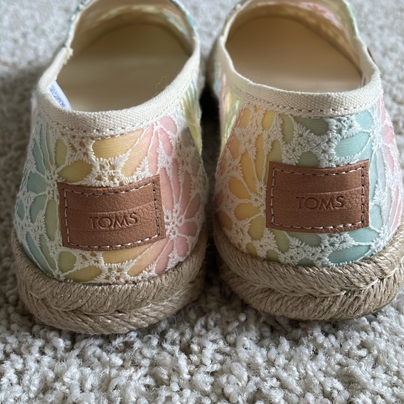 NWOT TOMS Alpargata Rope 2.0 Ombre Floral Lace Espadrille Slip On - Picture 8 of 11